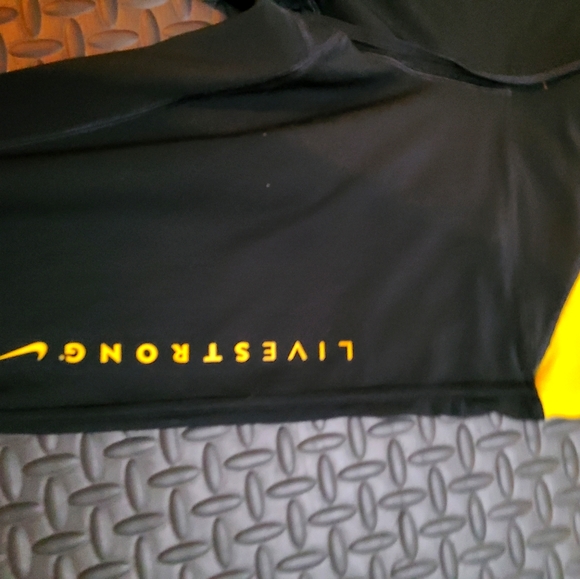 Nike dry fit - Picture 2 of 3